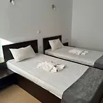 Хотел Костенец *