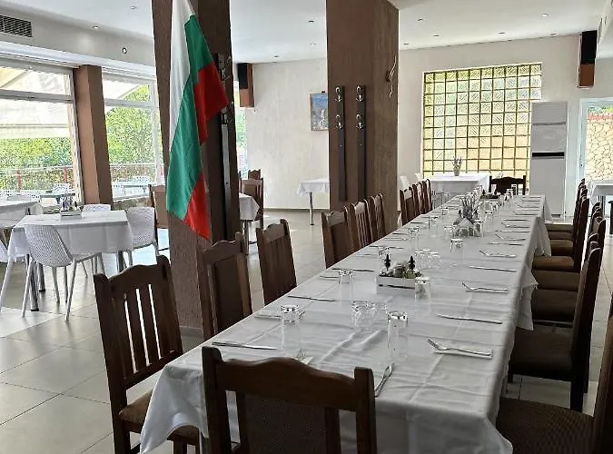 Хотел Костенец Хотел *